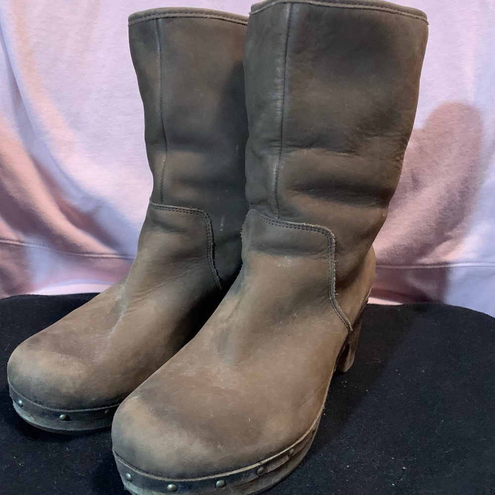 UGG 1 Inch Heel Boots with fuzzy lining